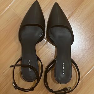 Via Spiga Ankle Strap Kitten a pointy heels